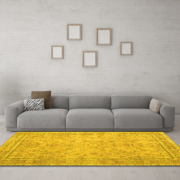 Machine Washable Persian Yellow Traditional Rug in a Living Room, wshtr909yw