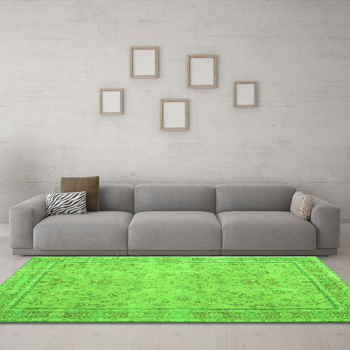 Machine Washable Persian Green Traditional Area Rugs in a Living Room,, wshtr909grn