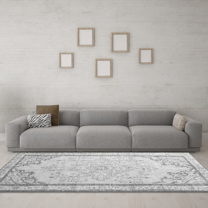 Machine Washable Persian Gray Traditional Rug in a Living Room,, wshtr910gry