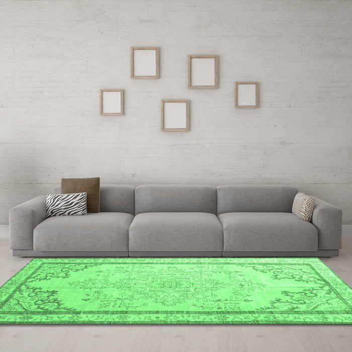 Machine Washable Persian Emerald Green Traditional Area Rugs in a Living Room,, wshtr910emgrn