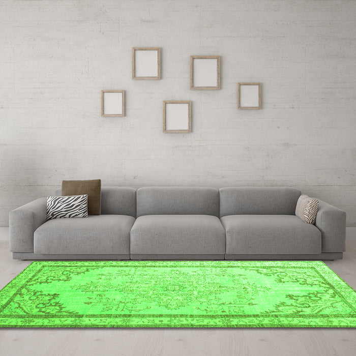 Machine Washable Persian Green Traditional Area Rugs in a Living Room,, wshtr910grn