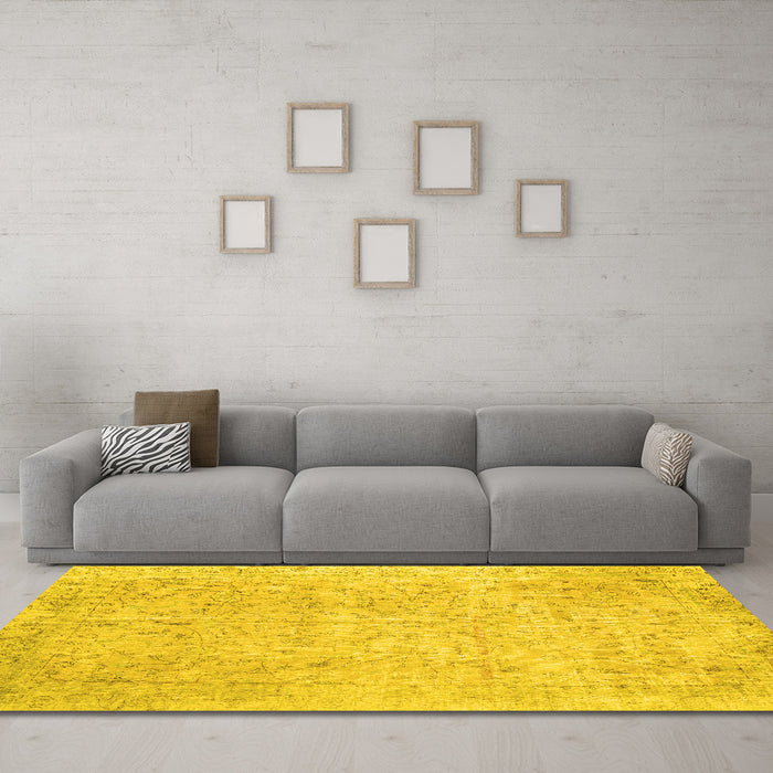 Machine Washable Persian Yellow Traditional Rug in a Living Room, wshtr918yw