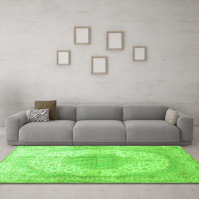 Machine Washable Medallion Green Traditional Area Rugs in a Living Room,, wshtr92grn