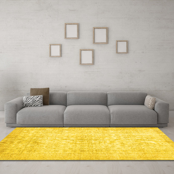 Machine Washable Persian Yellow Traditional Rug in a Living Room, wshtr936yw