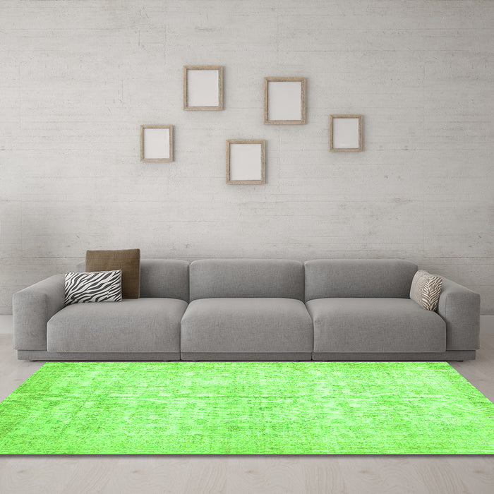 Machine Washable Persian Green Traditional Area Rugs in a Living Room,, wshtr936grn