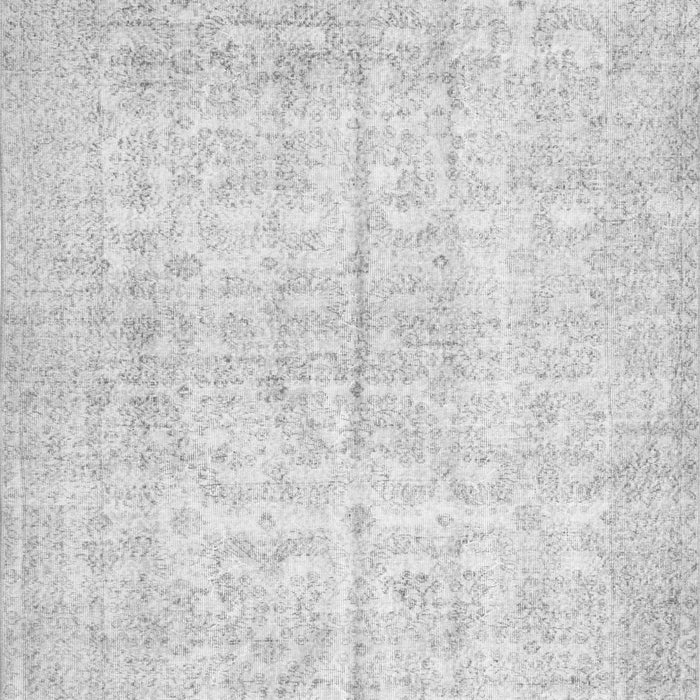 Serging Thickness of Machine Washable Persian Gray Traditional Rug, wshtr936gry