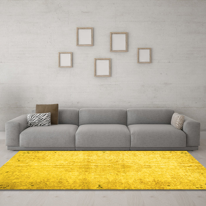 Machine Washable Persian Yellow Traditional Rug in a Living Room, wshtr937yw