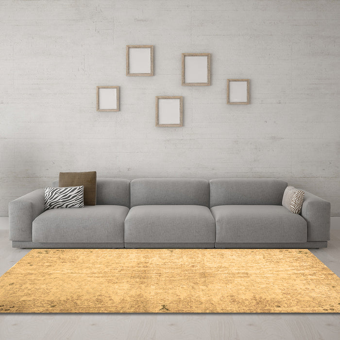 Machine Washable Persian Brown Traditional Rug in a Living Room,, wshtr937brn