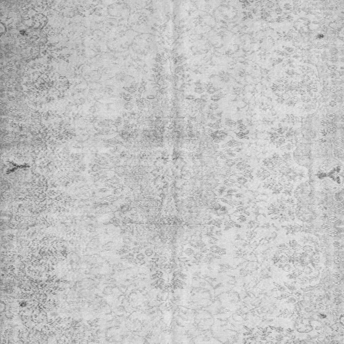 Serging Thickness of Machine Washable Persian Gray Traditional Rug, wshtr937gry