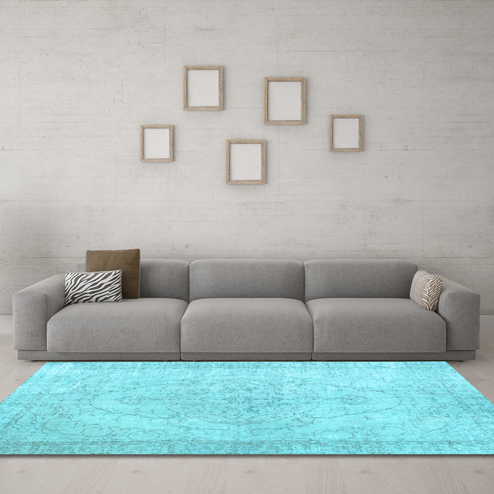 Machine Washable Persian Light Blue Traditional Rug in a Living Room, wshtr938lblu