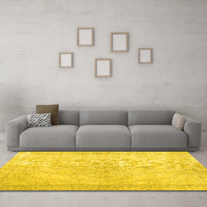Machine Washable Persian Yellow Traditional Rug in a Living Room, wshtr938yw