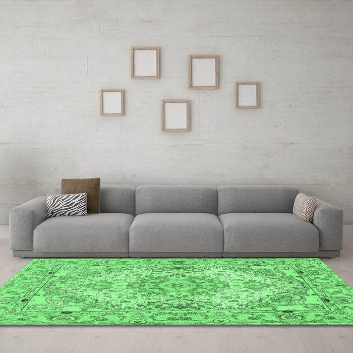 Machine Washable Persian Emerald Green Traditional Area Rugs in a Living Room,, wshtr939emgrn