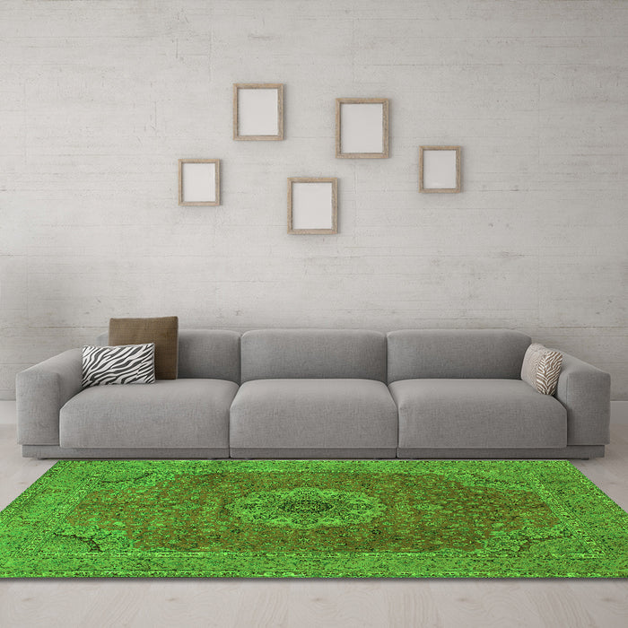 Machine Washable Medallion Green Traditional Area Rugs in a Living Room,, wshtr93grn