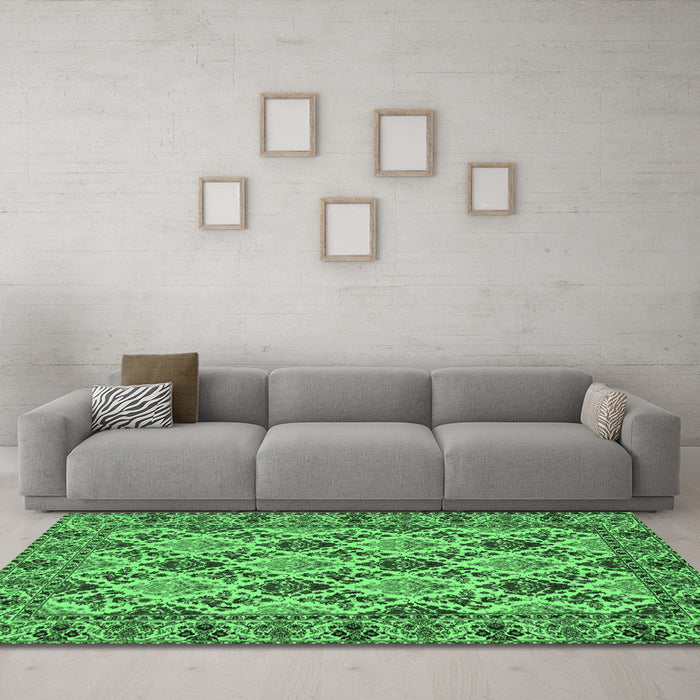 Machine Washable Persian Emerald Green Traditional Area Rugs in a Living Room,, wshtr942emgrn