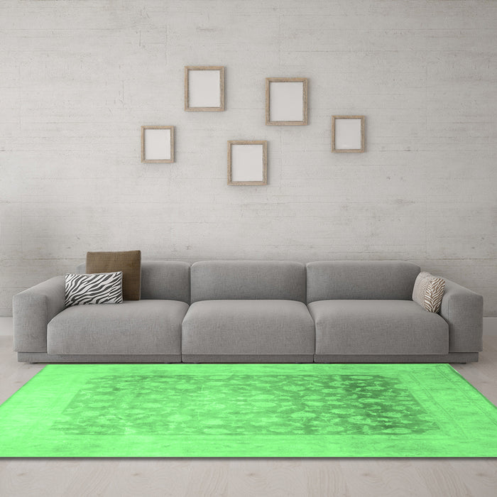 Machine Washable Persian Emerald Green Traditional Area Rugs in a Living Room,, wshtr944emgrn