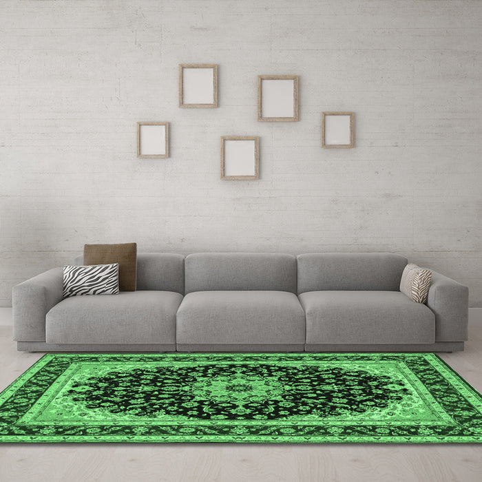 Machine Washable Medallion Emerald Green Traditional Area Rugs in a Living Room,, wshtr945emgrn