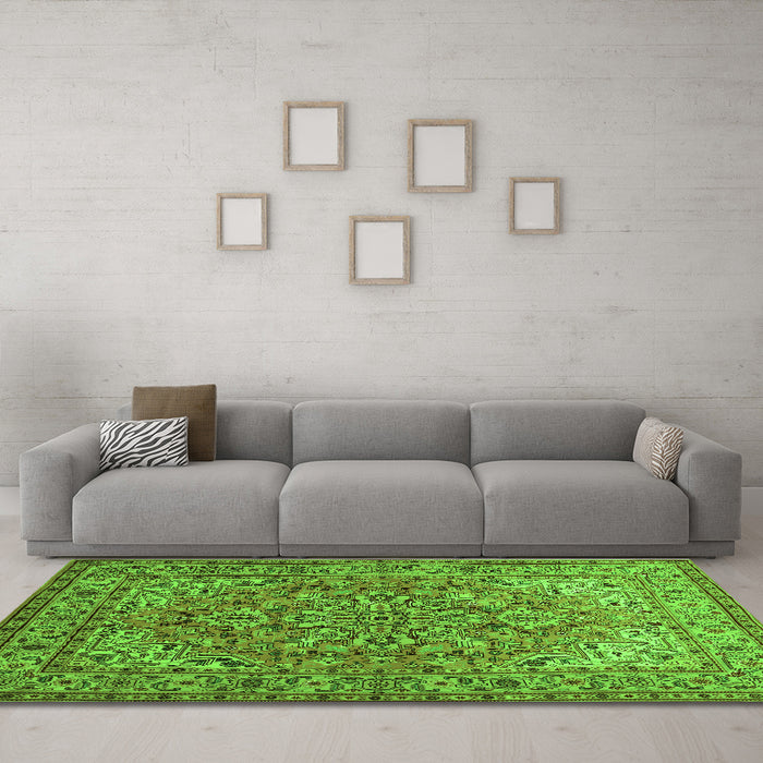 Machine Washable Persian Green Traditional Area Rugs in a Living Room,, wshtr947grn