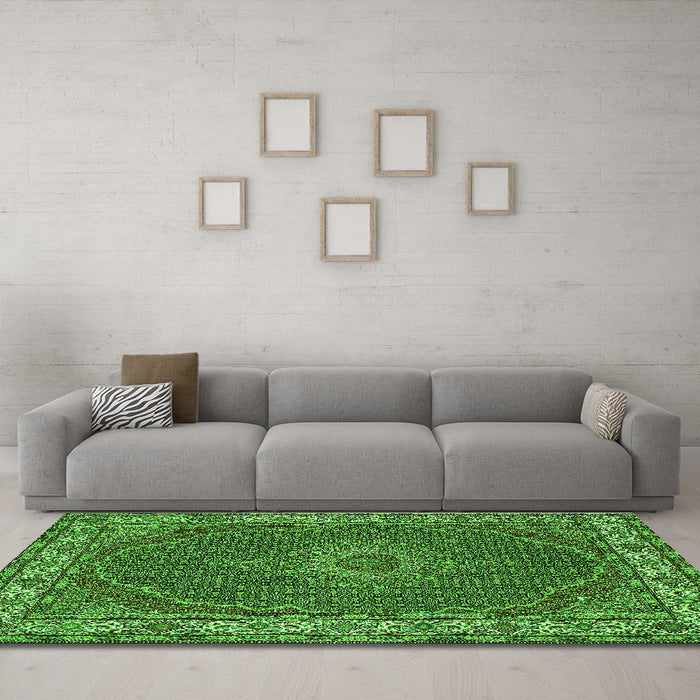 Machine Washable Medallion Green Traditional Area Rugs in a Living Room,, wshtr949grn