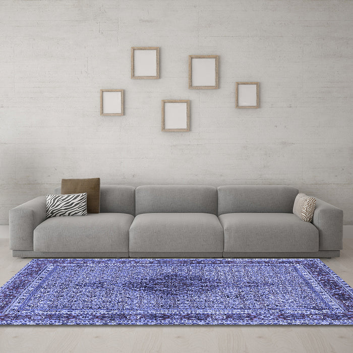 Machine Washable Persian Blue Traditional Rug in a Living Room, wshtr953blu