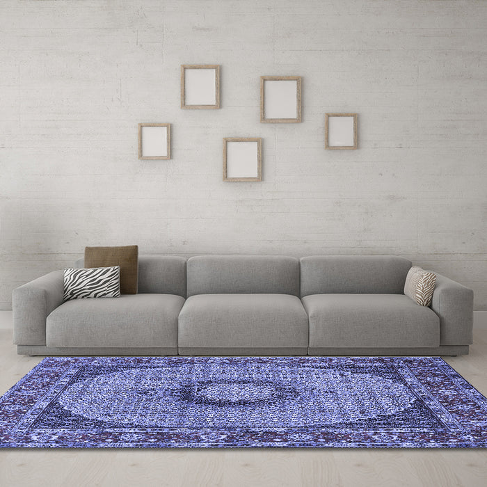 Machine Washable Medallion Blue Traditional Rug in a Living Room, wshtr956blu
