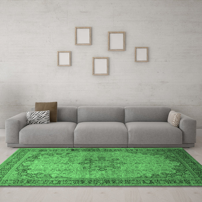 Machine Washable Persian Emerald Green Traditional Area Rugs in a Living Room,, wshtr95emgrn