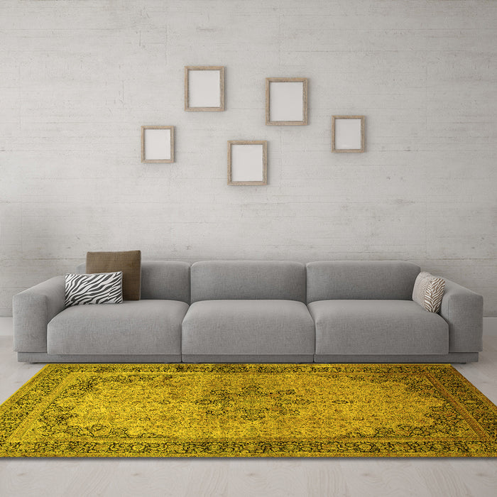Machine Washable Persian Yellow Traditional Rug in a Living Room, wshtr95yw