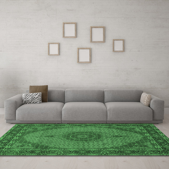 Machine Washable Medallion Emerald Green Traditional Area Rugs in a Living Room,, wshtr962emgrn