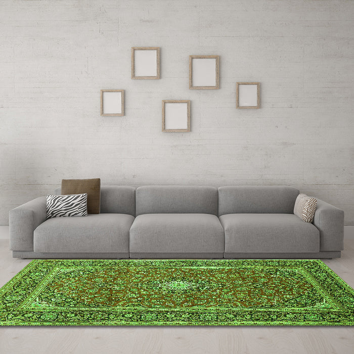 Machine Washable Persian Green Traditional Area Rugs in a Living Room,, wshtr967grn