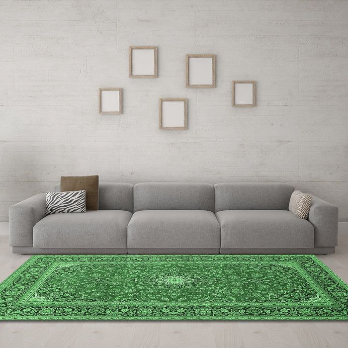 Machine Washable Persian Emerald Green Traditional Area Rugs in a Living Room,, wshtr967emgrn