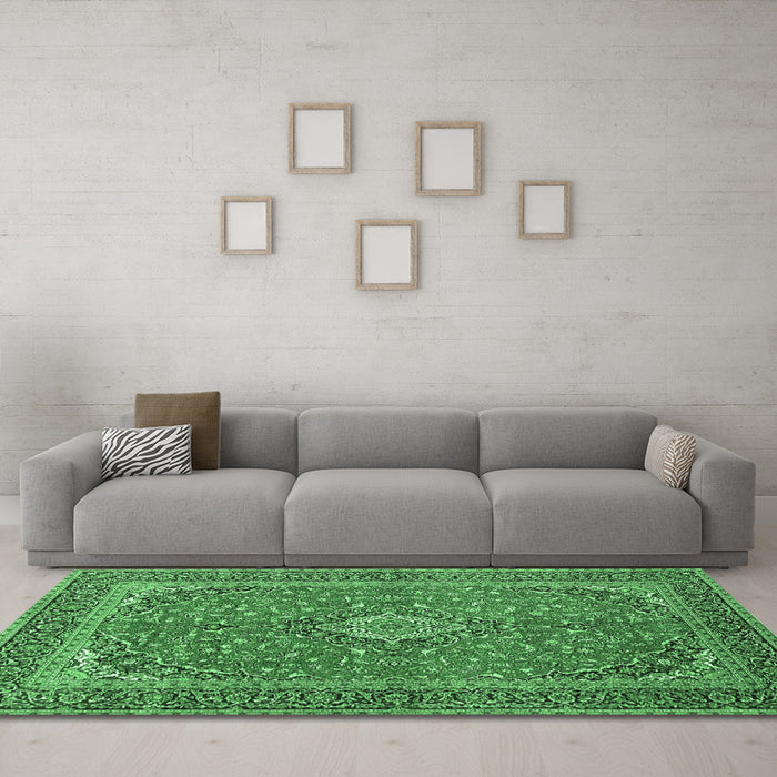 Machine Washable Persian Emerald Green Traditional Area Rugs in a Living Room,, wshtr968emgrn