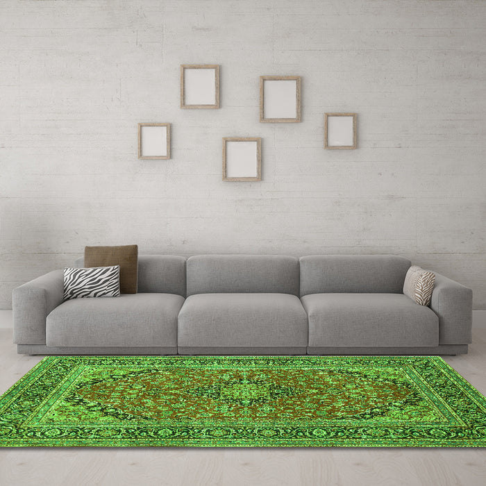 Machine Washable Persian Green Traditional Area Rugs in a Living Room,, wshtr973grn