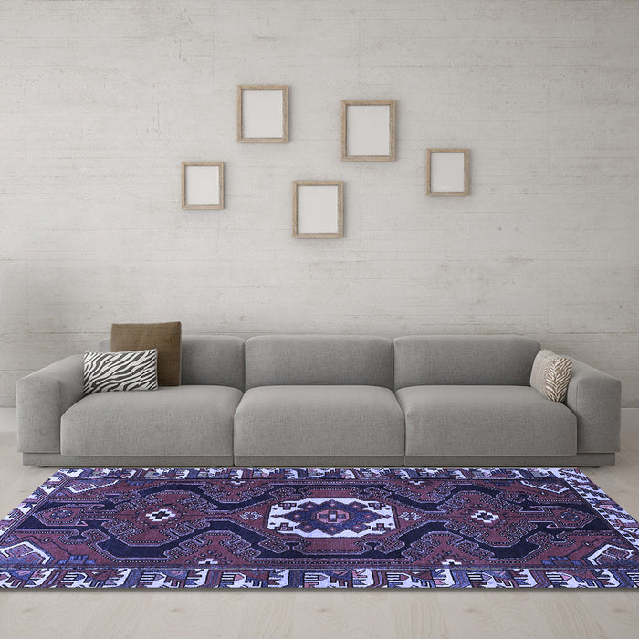 Machine Washable Persian Blue Traditional Rug in a Living Room, wshtr975blu