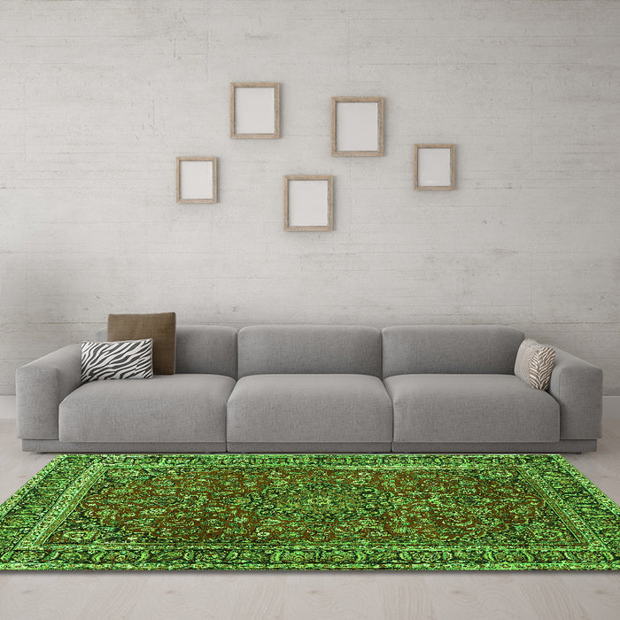 Machine Washable Persian Green Traditional Area Rugs in a Living Room,, wshtr979grn