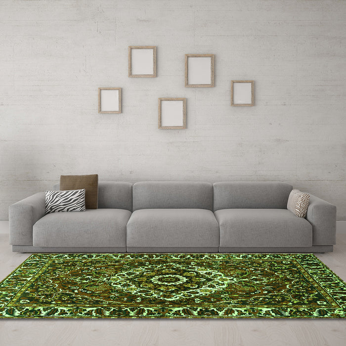 Machine Washable Persian Green Traditional Area Rugs in a Living Room,, wshtr980grn