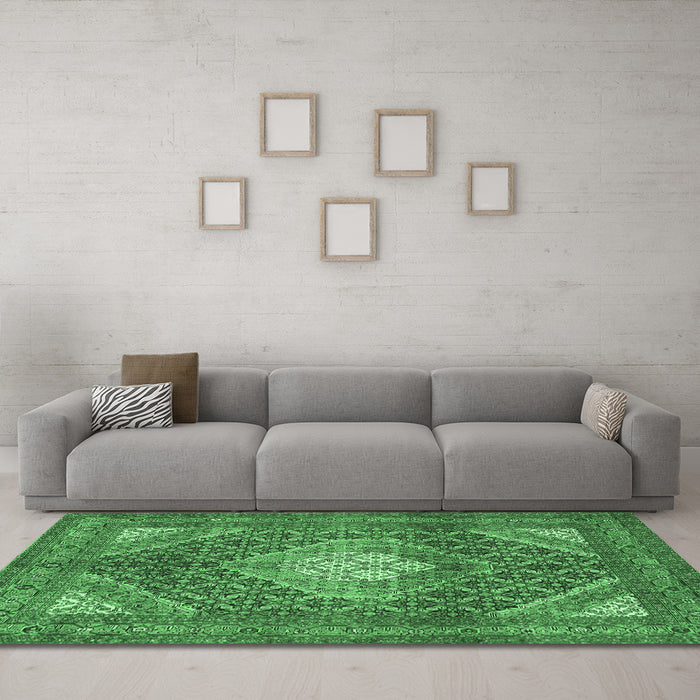 Machine Washable Persian Emerald Green Traditional Area Rugs in a Living Room,, wshtr981emgrn