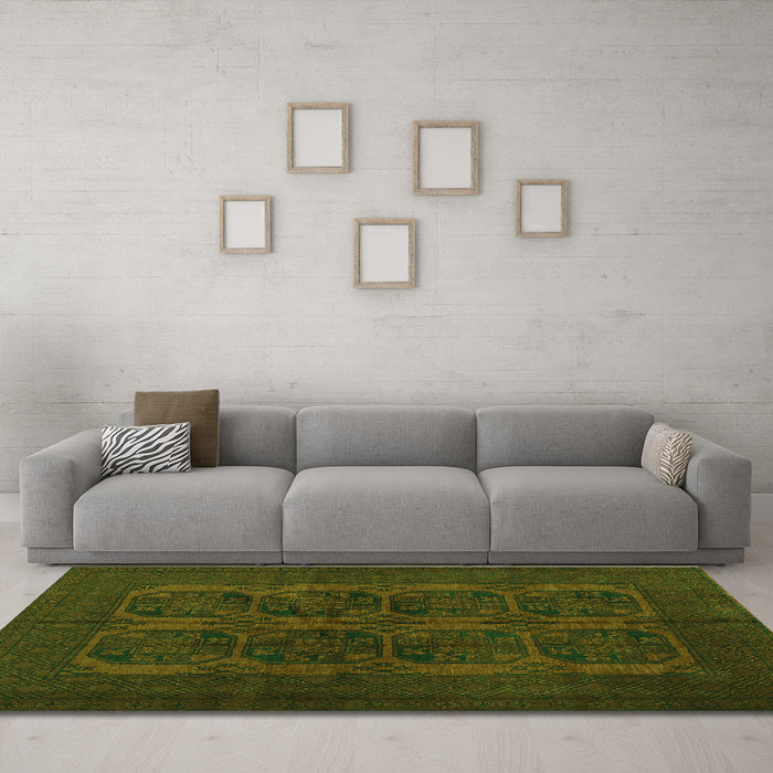 Machine Washable Persian Green Traditional Area Rugs in a Living Room,, wshtr982grn