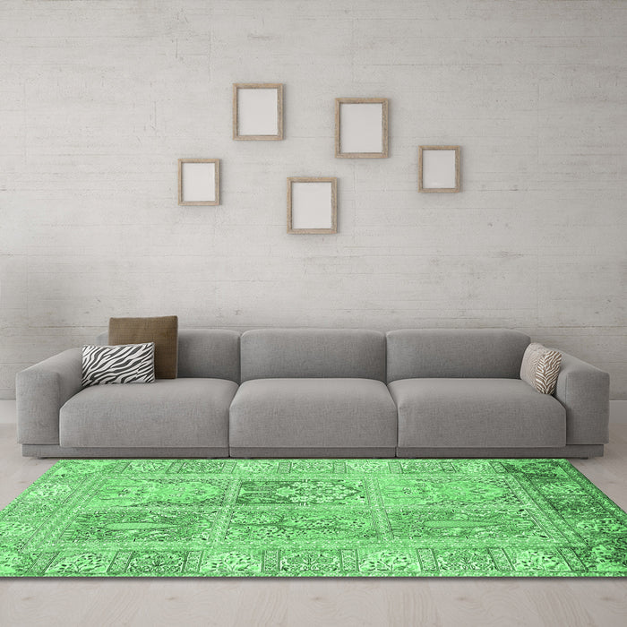 Machine Washable Persian Emerald Green Traditional Area Rugs in a Living Room,, wshtr983emgrn