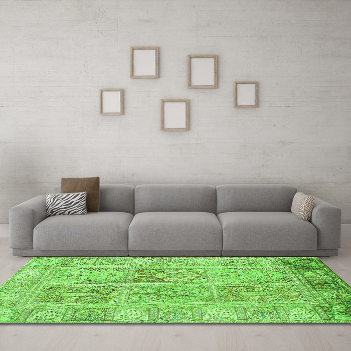 Machine Washable Persian Green Traditional Area Rugs in a Living Room,, wshtr983grn