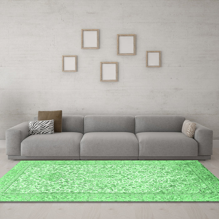 Machine Washable Persian Emerald Green Traditional Area Rugs in a Living Room,, wshtr984emgrn