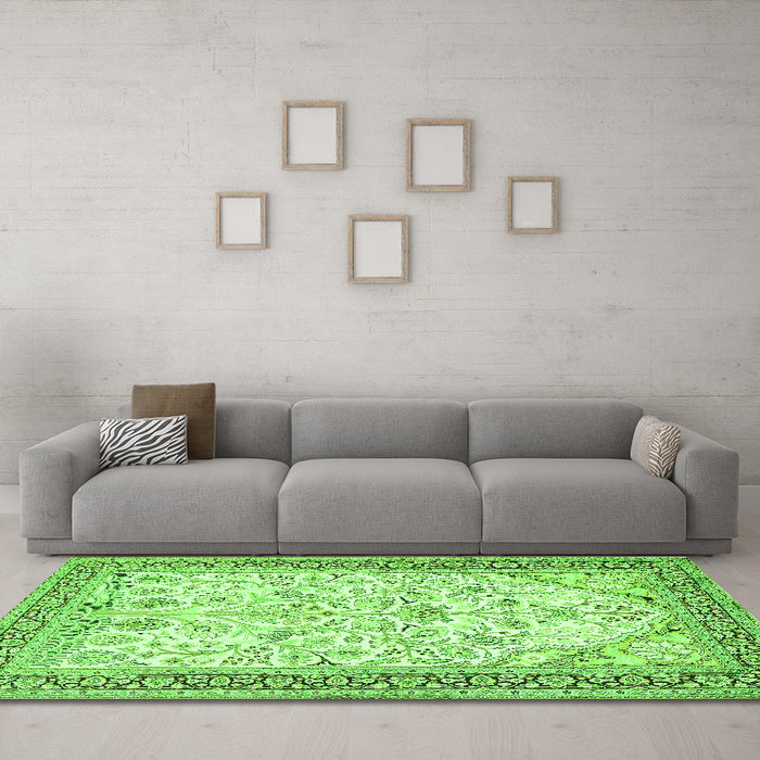 Machine Washable Persian Green Traditional Area Rugs in a Living Room,, wshtr985grn