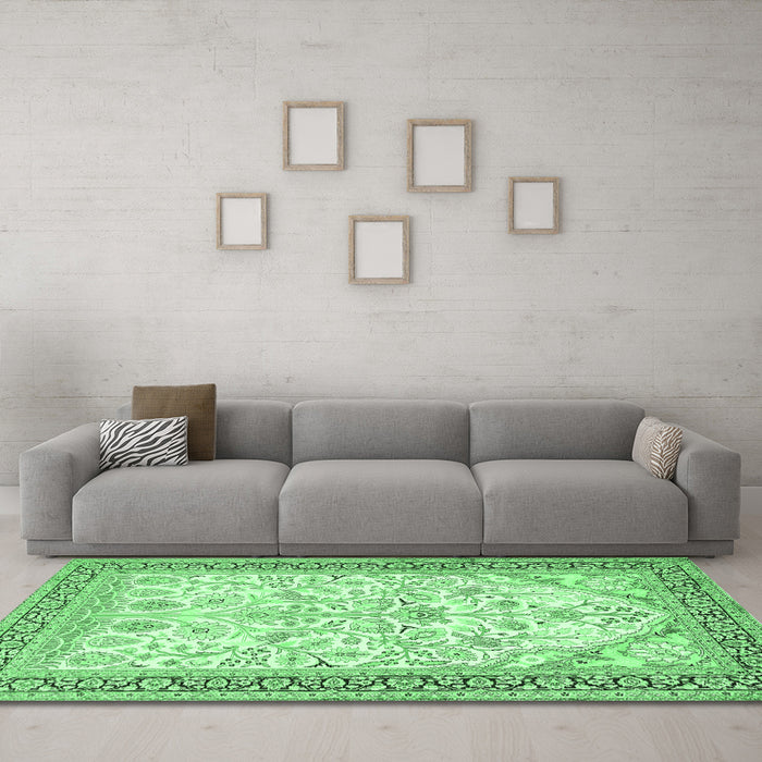 Machine Washable Persian Emerald Green Traditional Area Rugs in a Living Room,, wshtr985emgrn