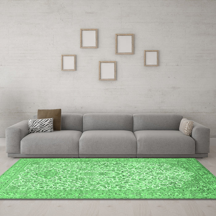 Machine Washable Persian Emerald Green Traditional Area Rugs in a Living Room,, wshtr986emgrn