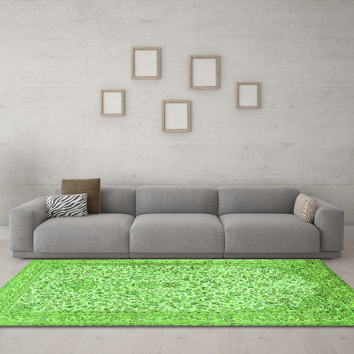 Machine Washable Persian Green Traditional Area Rugs in a Living Room,, wshtr986grn