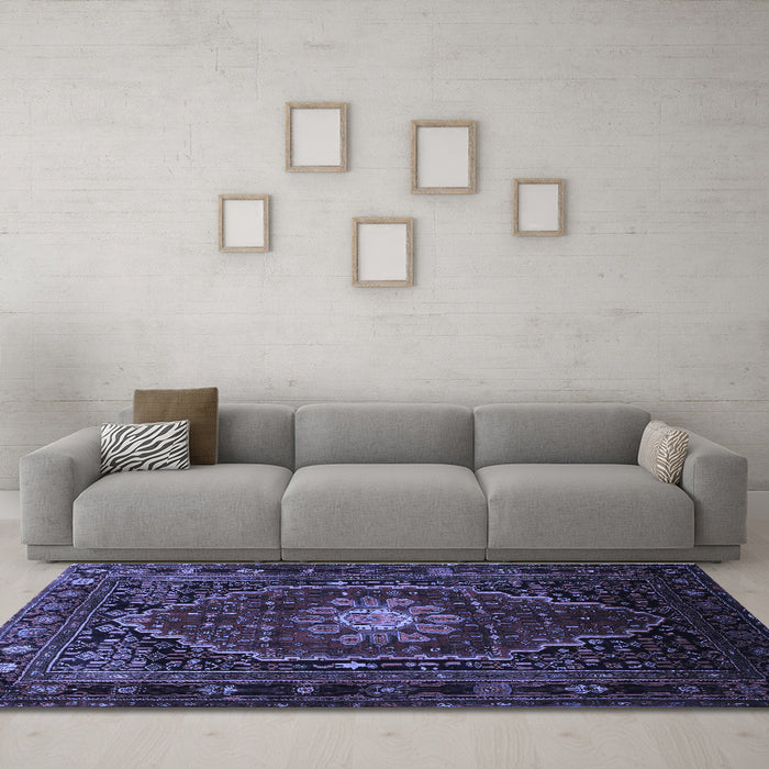 Machine Washable Persian Blue Traditional Rug in a Living Room, wshtr98blu