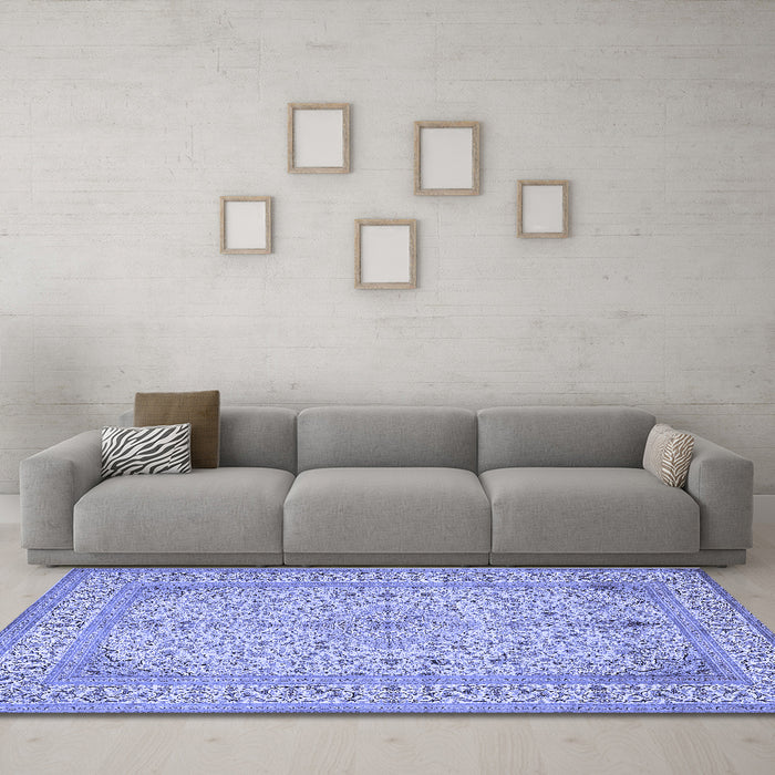 Machine Washable Persian Blue Traditional Rug in a Living Room, wshtr990blu