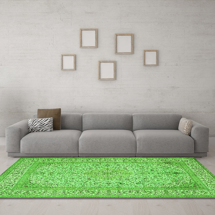 Machine Washable Persian Green Traditional Area Rugs in a Living Room,, wshtr990grn