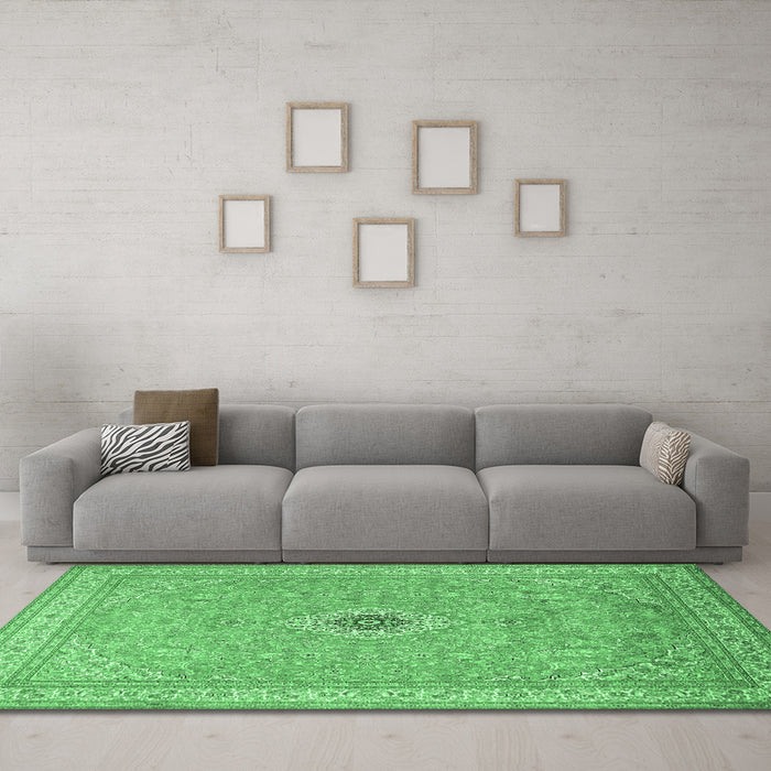 Machine Washable Medallion Emerald Green Traditional Area Rugs in a Living Room,, wshtr991emgrn