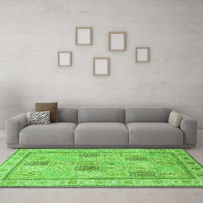 Machine Washable Persian Green Traditional Area Rugs in a Living Room,, wshtr996grn
