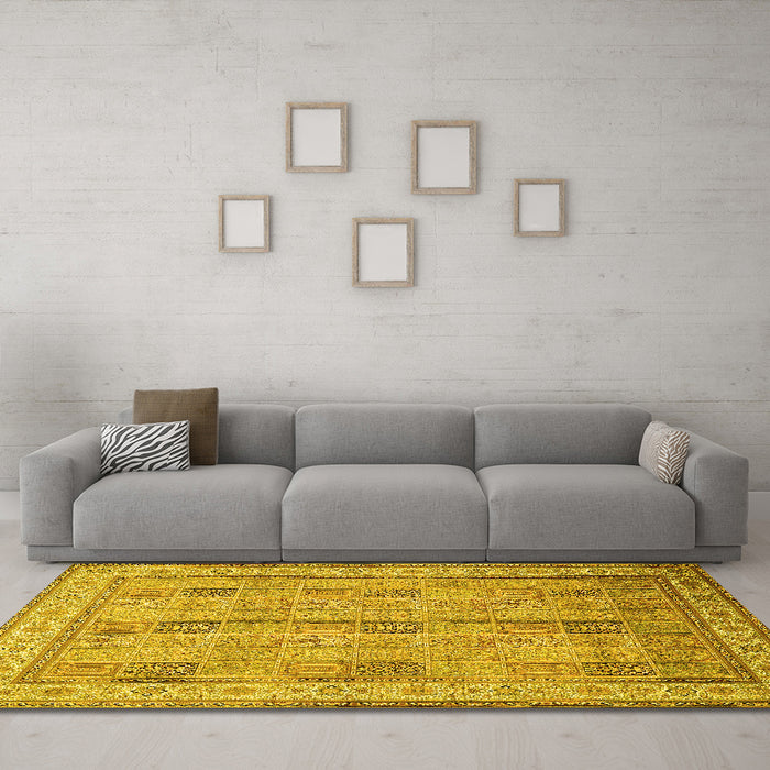 Machine Washable Persian Yellow Traditional Rug in a Living Room, wshtr998yw