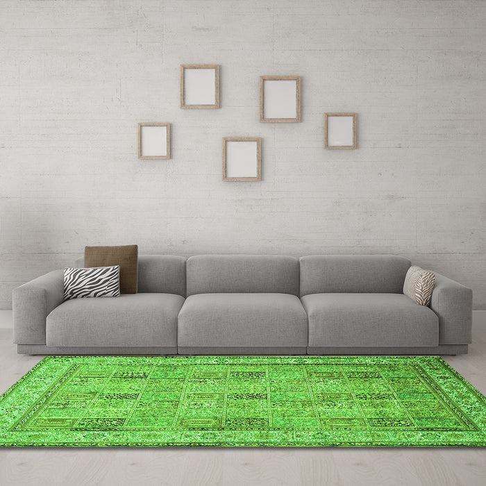 Machine Washable Persian Green Traditional Area Rugs in a Living Room,, wshtr998grn